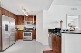 7900 Harbor Island Dr in North Bay Village, FL - Building Photo - Building Photo