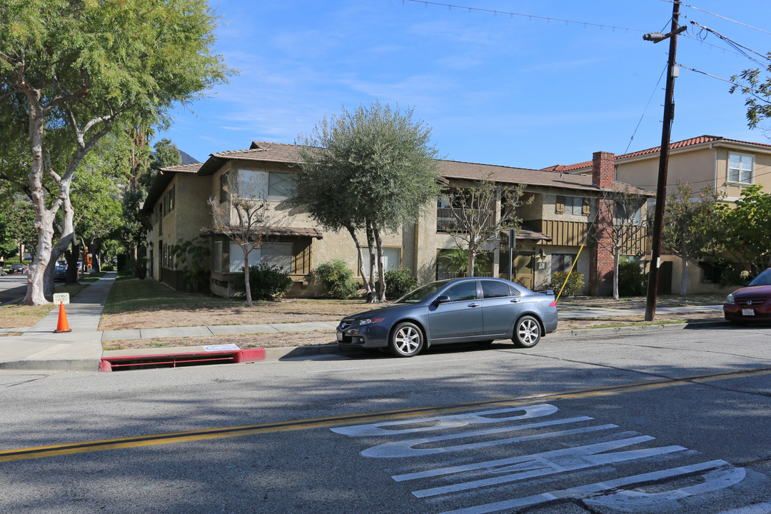 405 E Dryden St in Glendale, CA - Building Photo