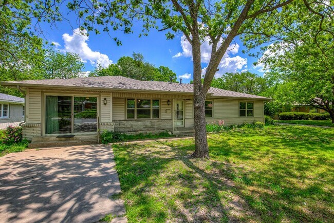 2506 Washington St in Commerce, TX - Building Photo - Building Photo