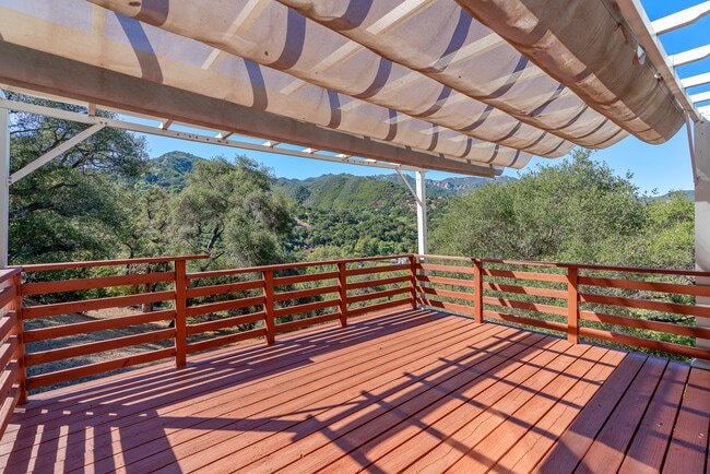 109 Muerdago Rd in Topanga, CA - Building Photo - Building Photo