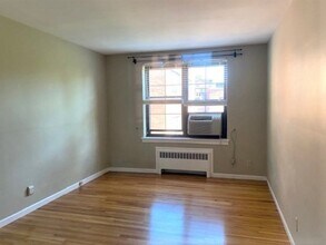 55 Harvard Ave, Unit 6 in Brookline, MA - Foto de edificio - Building Photo