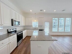 610 Lake Shelf Dr in Baton Rouge, LA - Building Photo - Building Photo