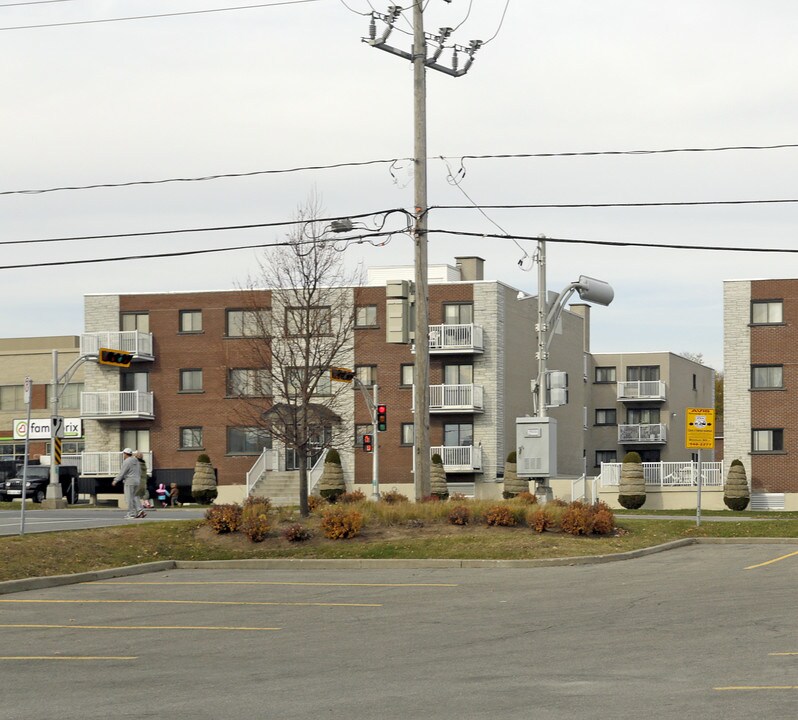 4575 Samson Boul in Laval, QC - Building Photo