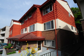 Parkway Apartments in Seattle, WA - Building Photo - Building Photo