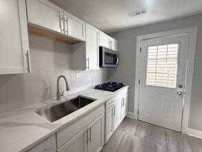 3575 W Dickens Ave, Unit 2F in Chicago, IL - Building Photo - Building Photo