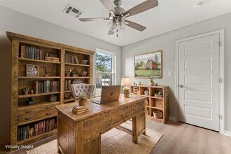 211 N Gladys St in Leesville, LA - Building Photo - Building Photo