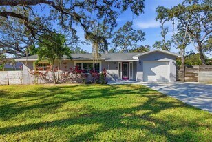 5080 Oaklawn Ln in St. Petersburg, FL - Building Photo