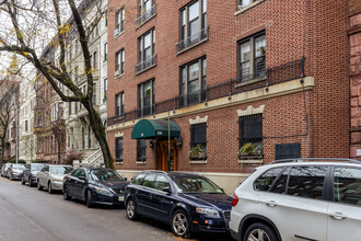 136 W 75th St in New York, NY - Building Photo - Building Photo