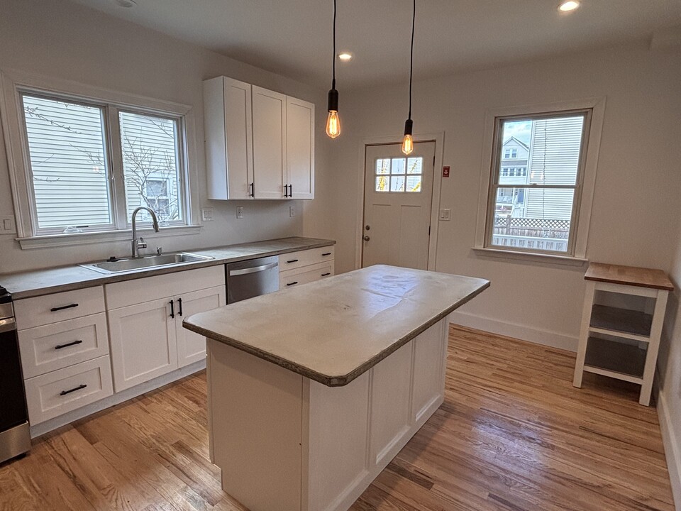 44 Wright Ave in Medford, MA - Building Photo