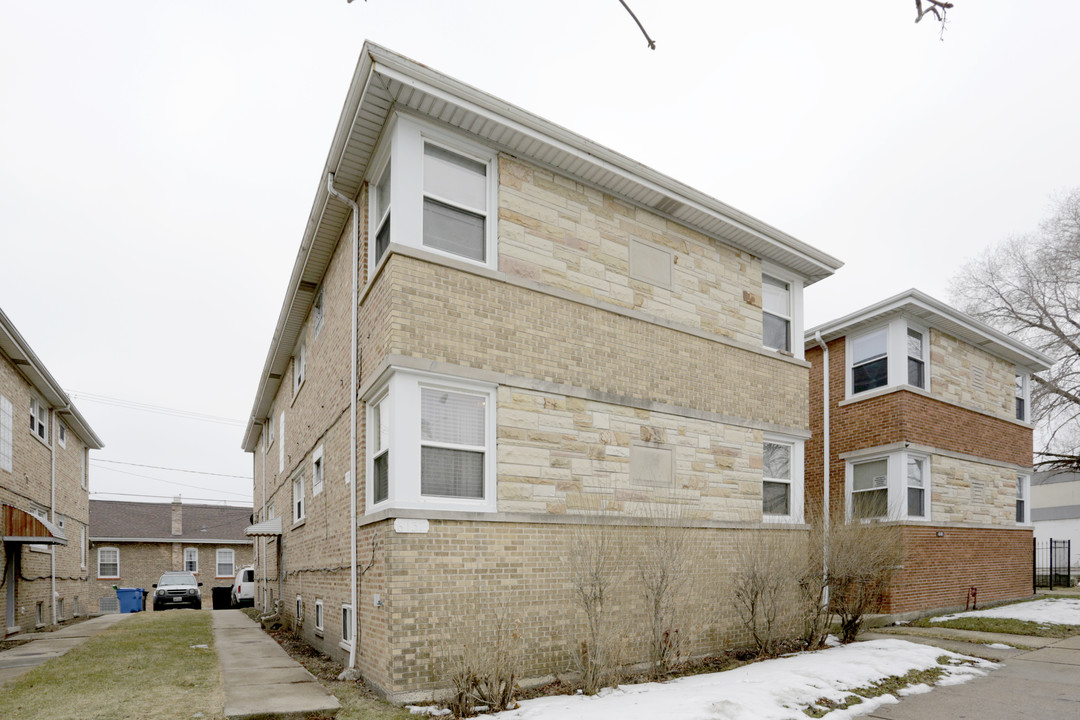 6137 W Fullerton Ave in Chicago, IL - Building Photo