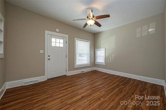 103 E Louisiana Ave in Bessemer City, NC - Foto de edificio - Building Photo