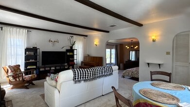 2454 Kenilworth Ave in Los Angeles, CA - Building Photo - Building Photo
