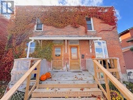 23 Cambridge St S in Kawartha Lakes, ON - Building Photo