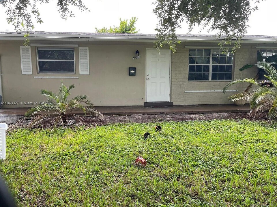 9442 SW 52nd St in Cooper City, FL - Building Photo
