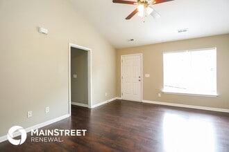 604 Walnut Crossing Dr in Whitsett, NC - Foto de edificio - Building Photo