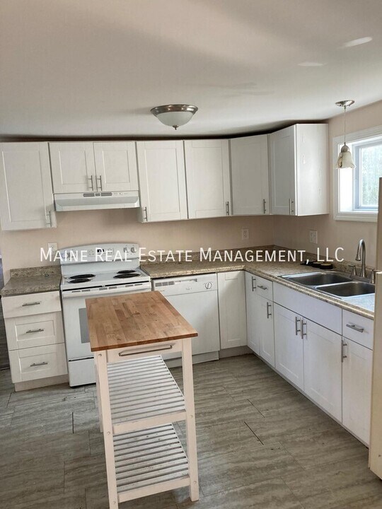 5 Broadway in Orono, ME - Building Photo