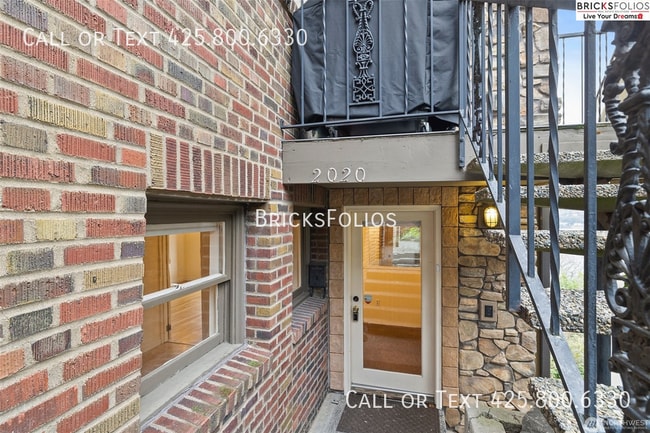 2022 Taylor Ave N in Seattle, WA - Building Photo - Building Photo