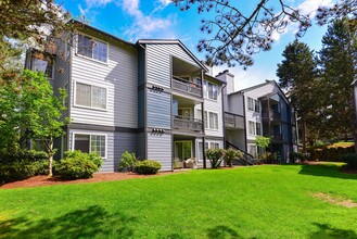 Windsor Juanita Bay in Kirkland, WA - Building Photo - Building Photo