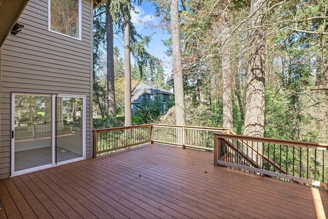 3321 SW Vesta Ct in Portland, OR - Building Photo - Building Photo