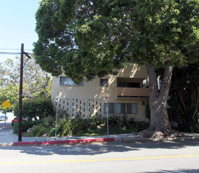 11727 Ohio Ave in Los Angeles, CA - Building Photo - Building Photo