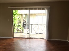 2705 Windswept Cove-Unit -201 in Austin, TX - Foto de edificio - Building Photo