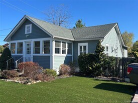 490 Commack Rd in Commack, NY - Building Photo
