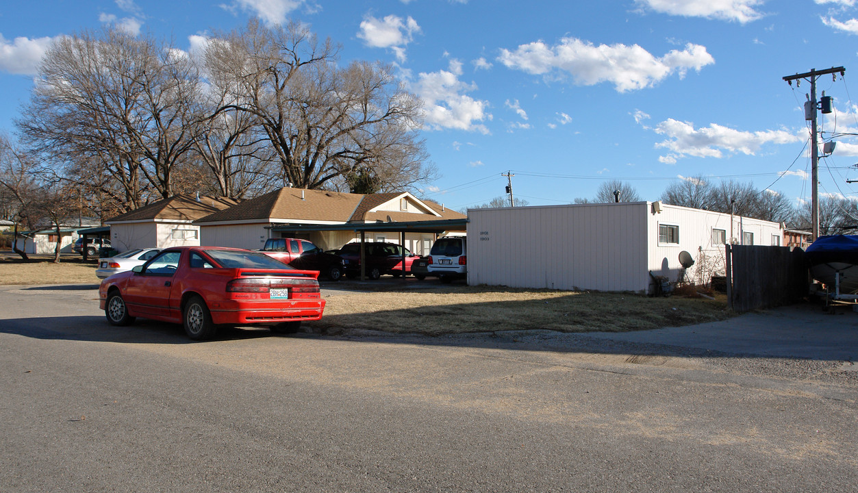 1821-1903 W 24th St in Lawrence, KS - Building Photo