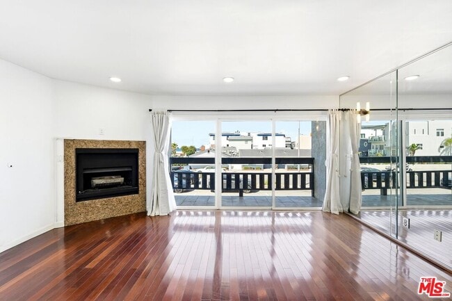 320 Hermosa Ave in Hermosa Beach, CA - Building Photo - Building Photo