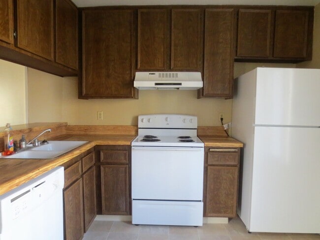 7504 Parkway Dr in La Mesa, CA - Building Photo - Building Photo