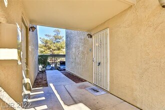 7300 W Pirates Cove Rd-Unit -1032 in Las Vegas, NV - Building Photo - Building Photo