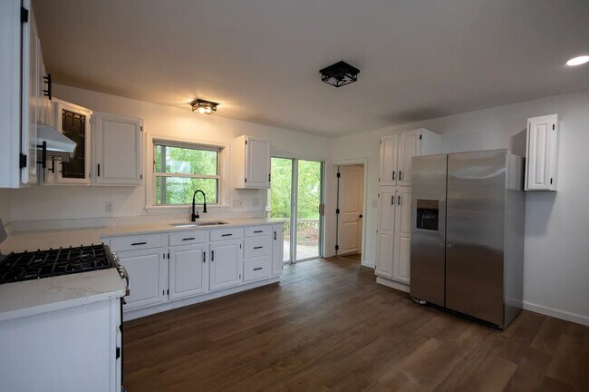 23 Highland St in Townsend, MA - Building Photo - Building Photo