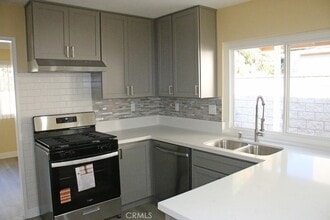 2538 Alona St in Santa Ana, CA - Foto de edificio - Building Photo