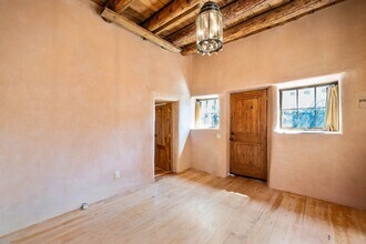738 1/2 Agua Fria St in Santa Fe, NM - Building Photo - Building Photo