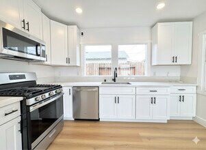 852 Orange Ave in Long Beach, CA - Building Photo - Building Photo