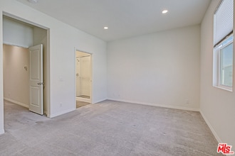 681 S District Way in Anaheim, CA - Building Photo - Building Photo