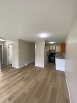 1075 Edgett Rd in Courtenay, BC - Building Photo