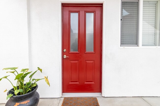 582 Douglas St, Unit Downstairs in Chula Vista, CA - Building Photo - Building Photo