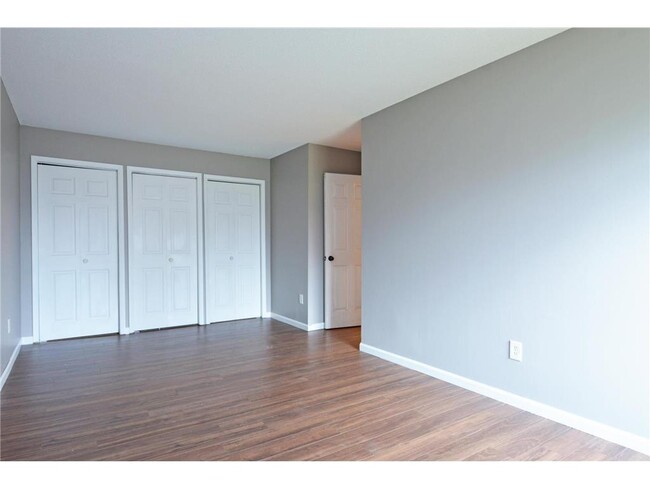 4130 Rahn Rd, Unit 204 in Eagan, MN - Foto de edificio - Building Photo