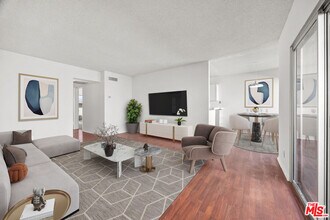 5400 Newcastle Ave in Los Angeles, CA - Foto de edificio - Building Photo