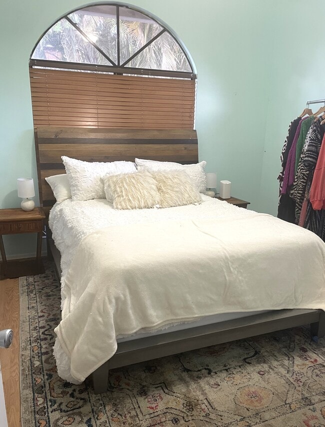 property at 810 Hammockwood Ct