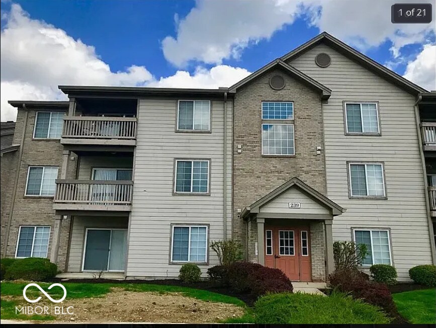 239 Legends Creek Way in Indianapolis, IN - Building Photo