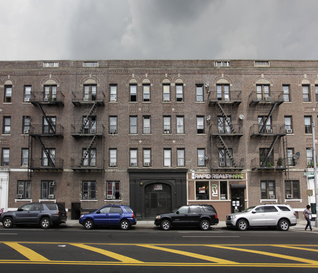 146-17 Hillside Ave in Jamaica, NY - Foto de edificio - Building Photo