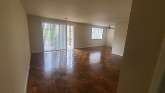 10220 Rockville Pike, Unit 202 Grosvenor Park in Rockville, MD - Building Photo