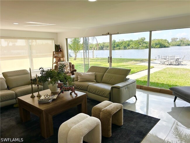 337 Shore Dr in Ft. Myers, FL - Building Photo - Building Photo