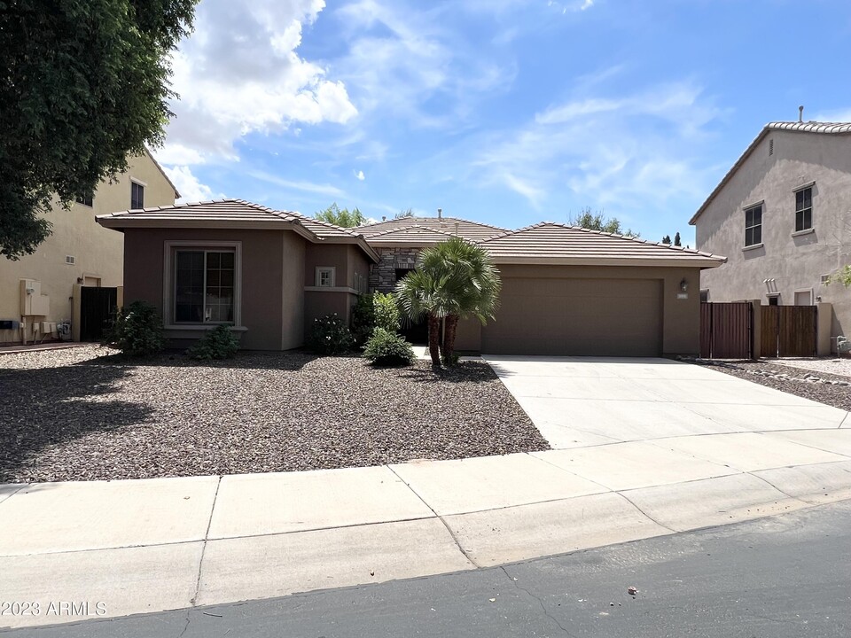 3315 E Grand Canyon Dr in Chandler, AZ - Building Photo