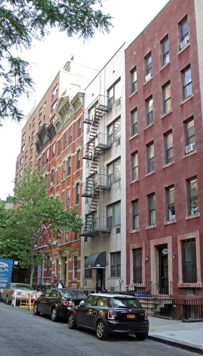 523 E 85th St in New York, NY - Building Photo