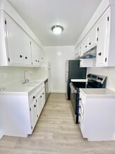 11963 Walnut Ln-Unit -4 in Los Angeles, CA - Foto de edificio - Building Photo