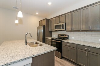 2419 Foster Hl Rd in Richmond, TX - Building Photo - Building Photo