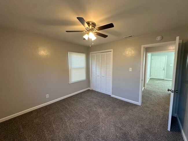 1905 Sunny Vista Ave in Modesto, CA - Foto de edificio - Building Photo