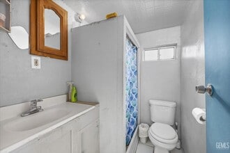 504 S Brown St-Unit -504 1/2 S. Brown St in Bakersfield, CA - Foto de edificio - Building Photo